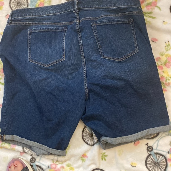 Torrid, size 26, Bermuda style - Picture 2 of 4